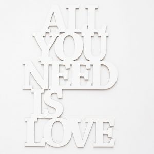 All you need is love 3D geschnittene Buchstaben